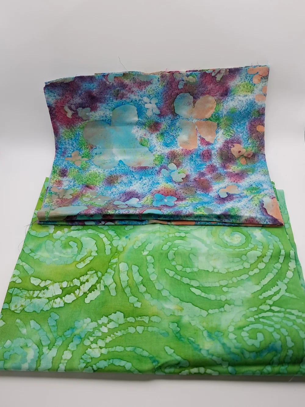 Batik Fat Quarter Fabric Bundle Cotton in Multi Colors with Free Sewing Pattern